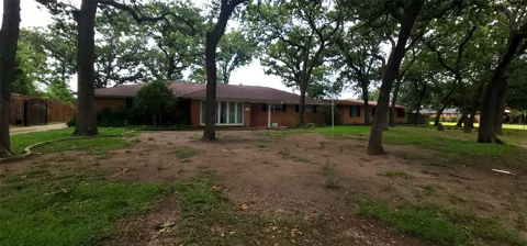 218 W Holland Drive