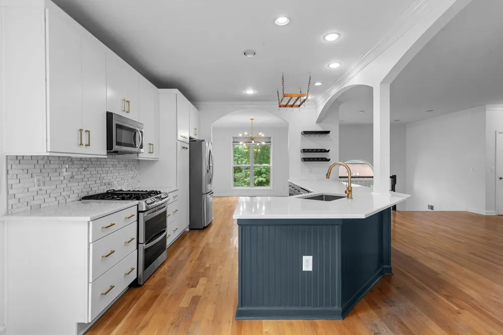 4848 Peninsula Pointe Dr Hermitage, TN 37076