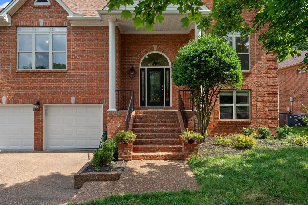 4848 Peninsula Pointe Dr Hermitage, TN 37076