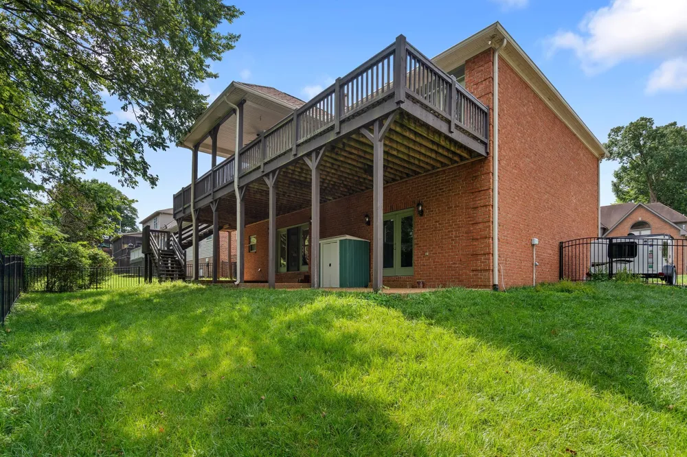 4848 Peninsula Pointe Dr Hermitage, TN 37076