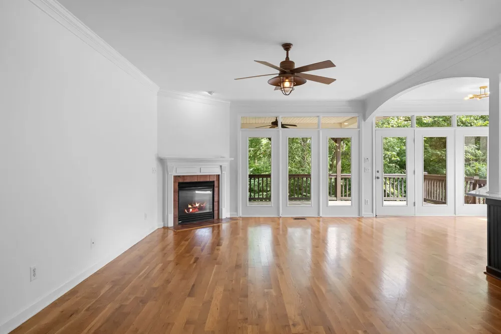4848 Peninsula Pointe Dr Hermitage, TN 37076