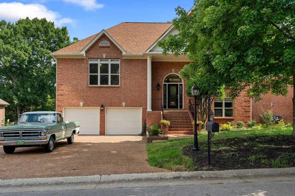 4848 Peninsula Pointe Dr Hermitage, TN 37076