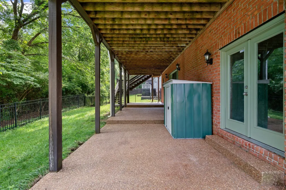 4848 Peninsula Pointe Dr Hermitage, TN 37076