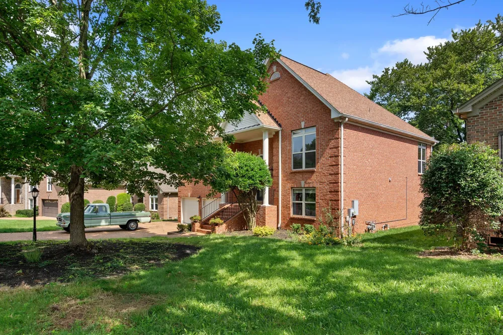 4848 Peninsula Pointe Dr Hermitage, TN 37076