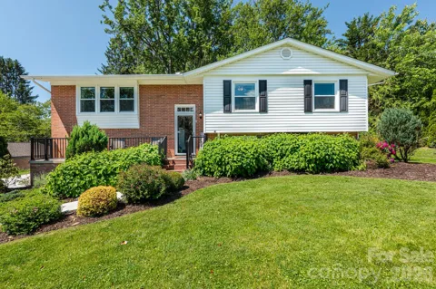 11 Summit Drive