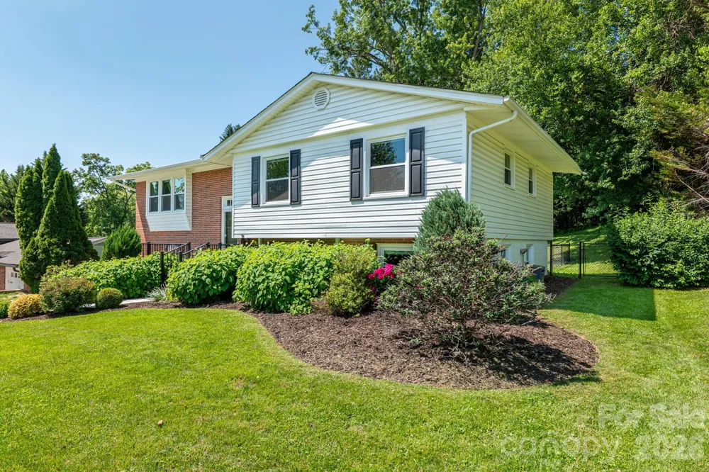 11 Summit Drive Arden, NC 28704