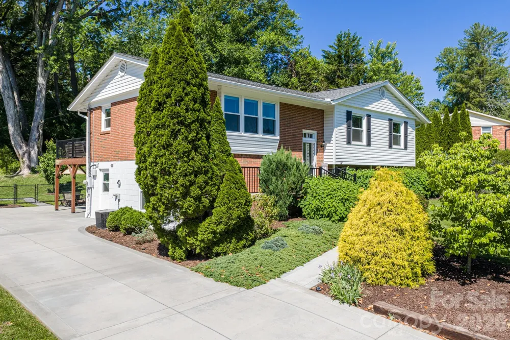 11 Summit Drive Arden, NC 28704