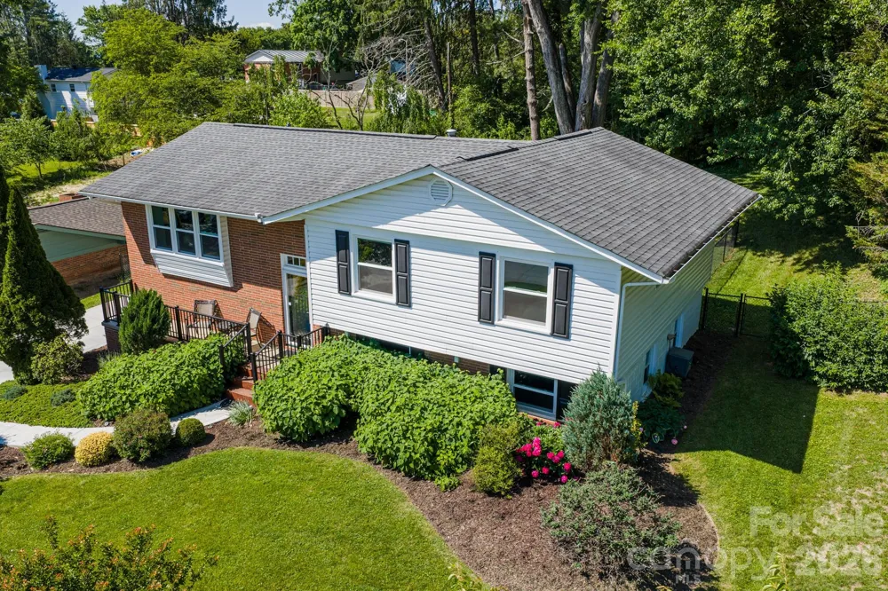 11 Summit Drive Arden, NC 28704