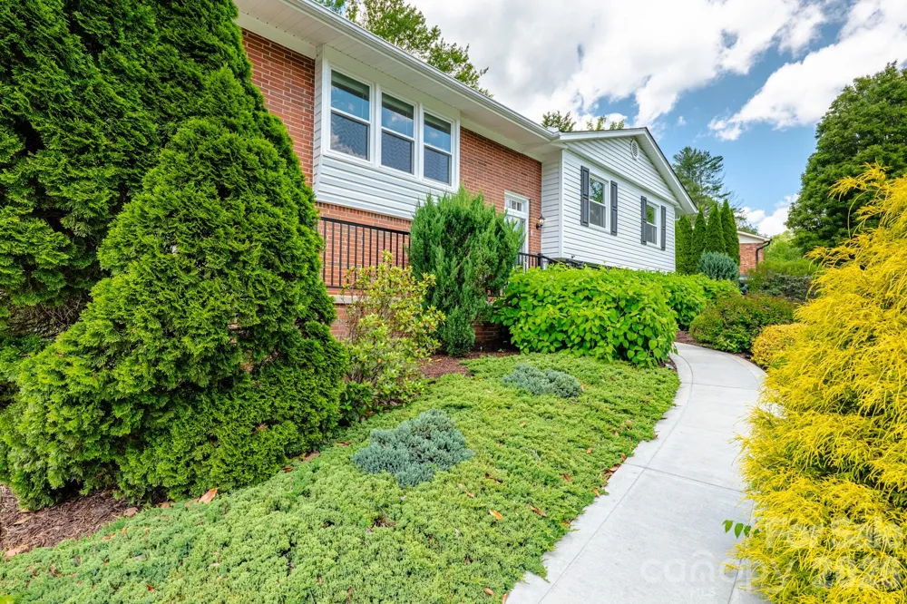 11 Summit Drive Arden, NC 28704