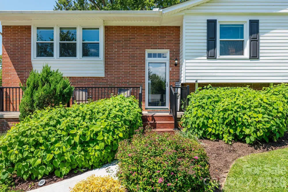 11 Summit Drive Arden, NC 28704