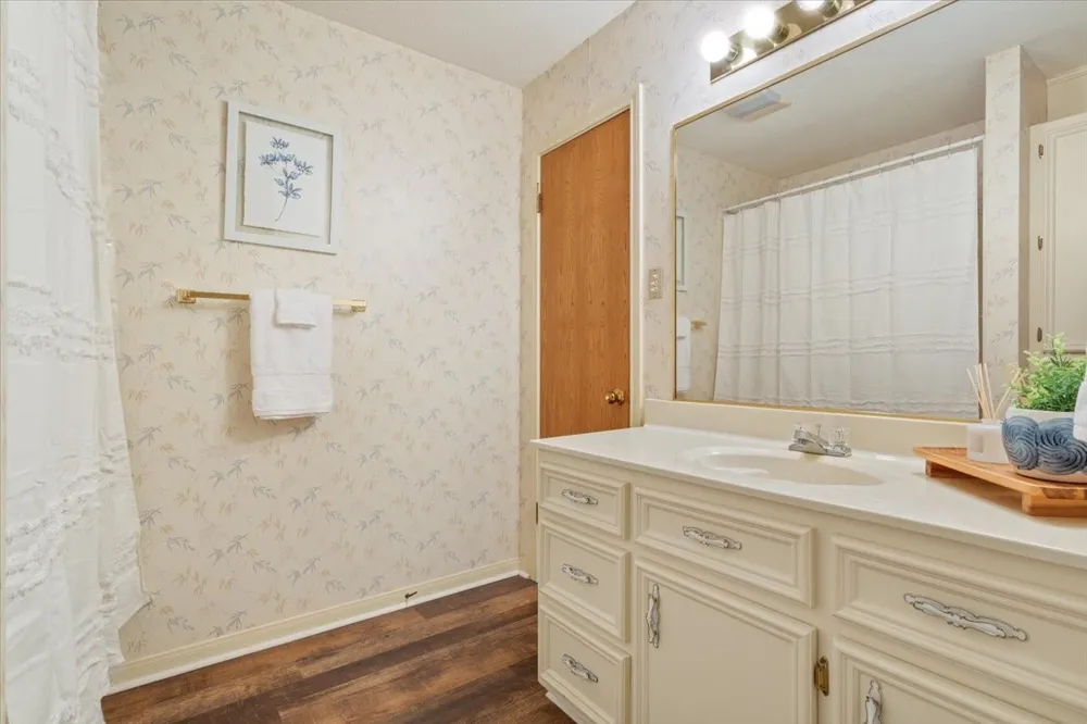 909 Mcclintic Drive Groesbeck, TX 76642