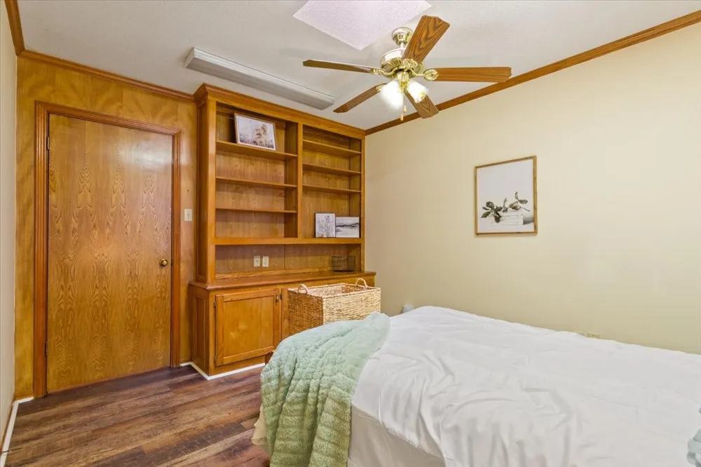 909 Mcclintic Drive Groesbeck, TX 76642