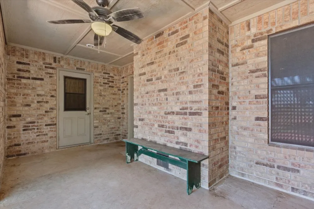 909 Mcclintic Drive Groesbeck, TX 76642