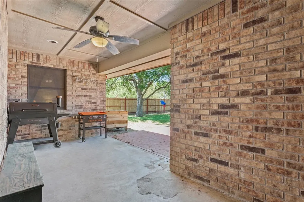 909 Mcclintic Drive Groesbeck, TX 76642