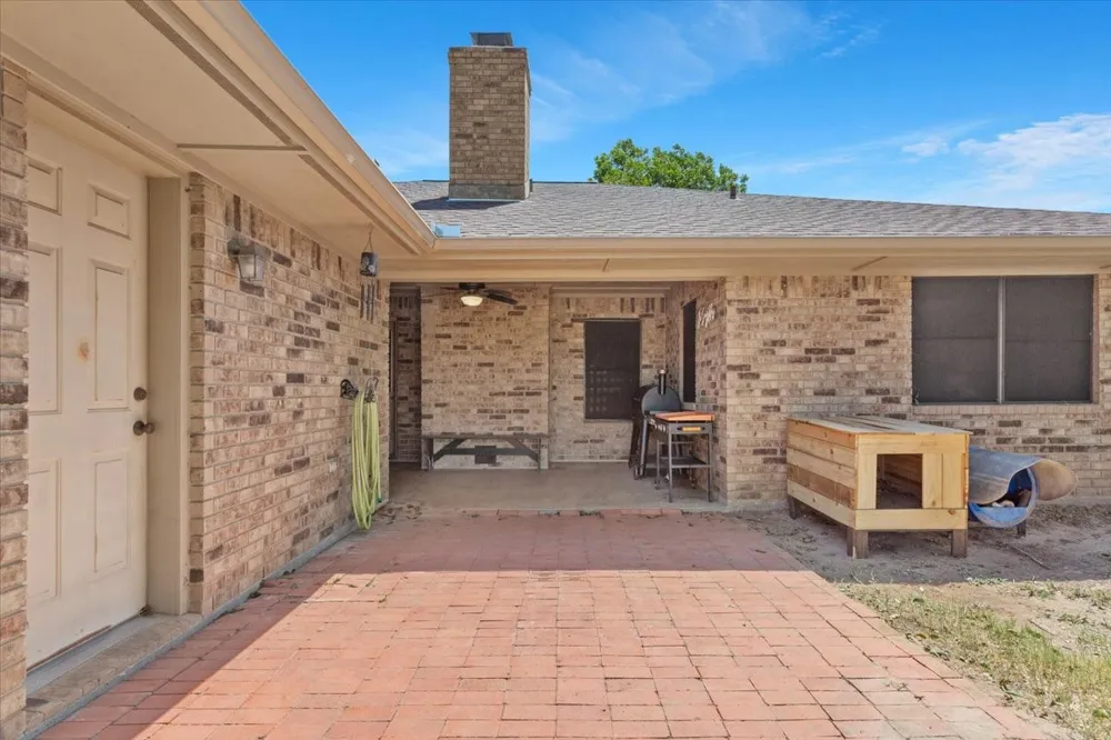 909 Mcclintic Drive Groesbeck, TX 76642
