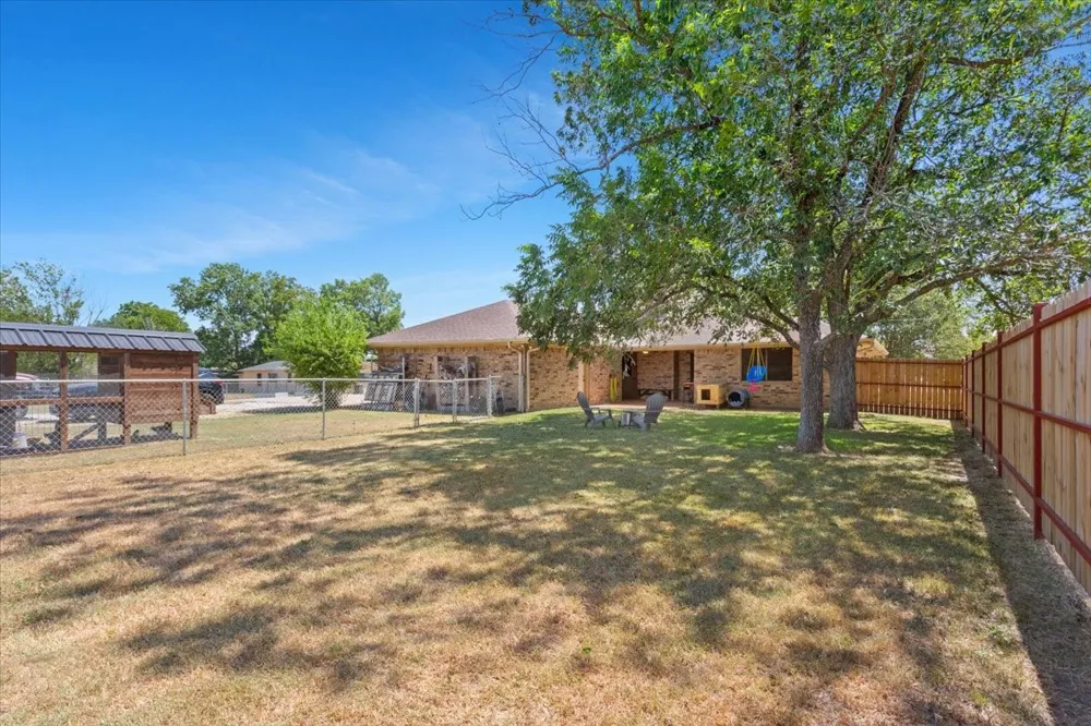 909 Mcclintic Drive Groesbeck, TX 76642