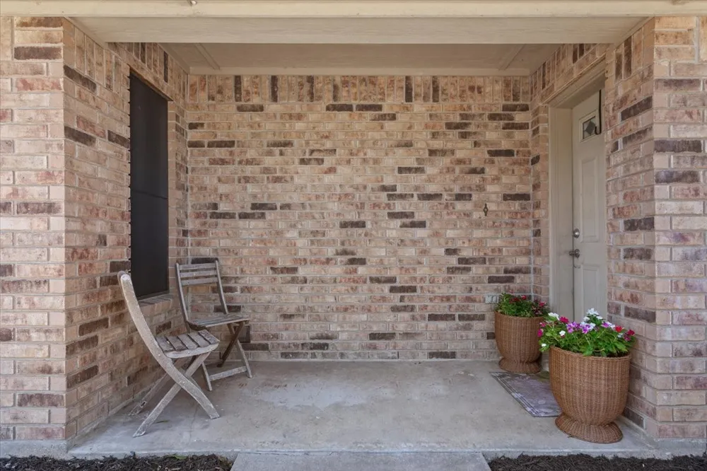909 Mcclintic Drive Groesbeck, TX 76642