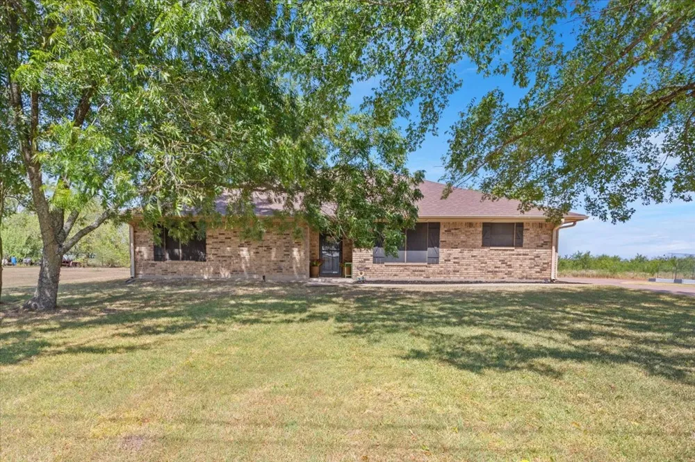 909 Mcclintic Drive Groesbeck, TX 76642