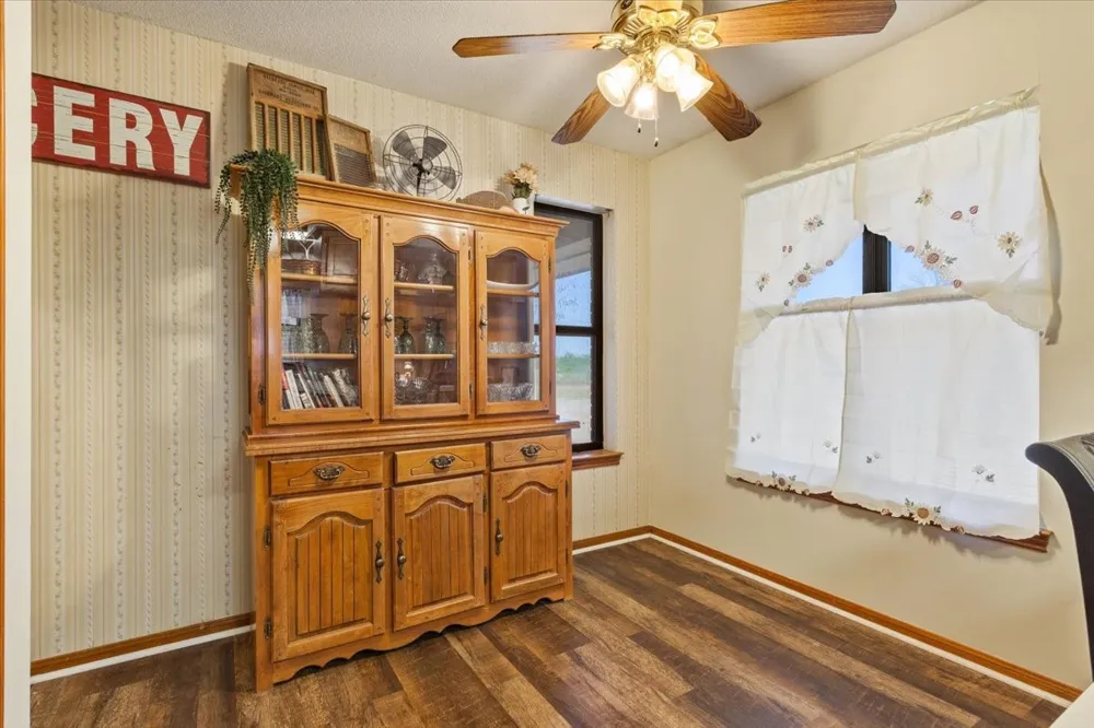 909 Mcclintic Drive Groesbeck, TX 76642