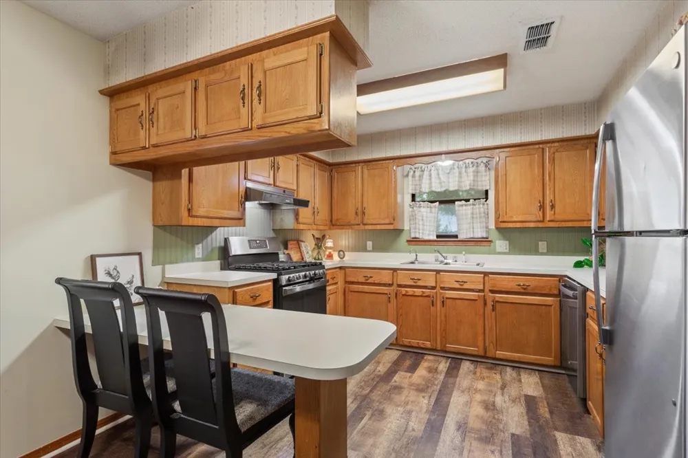 909 Mcclintic Drive Groesbeck, TX 76642