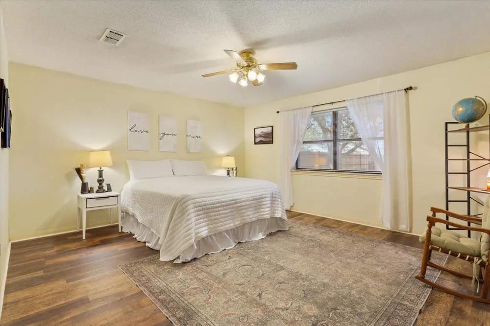 909 Mcclintic Drive Groesbeck, TX 76642