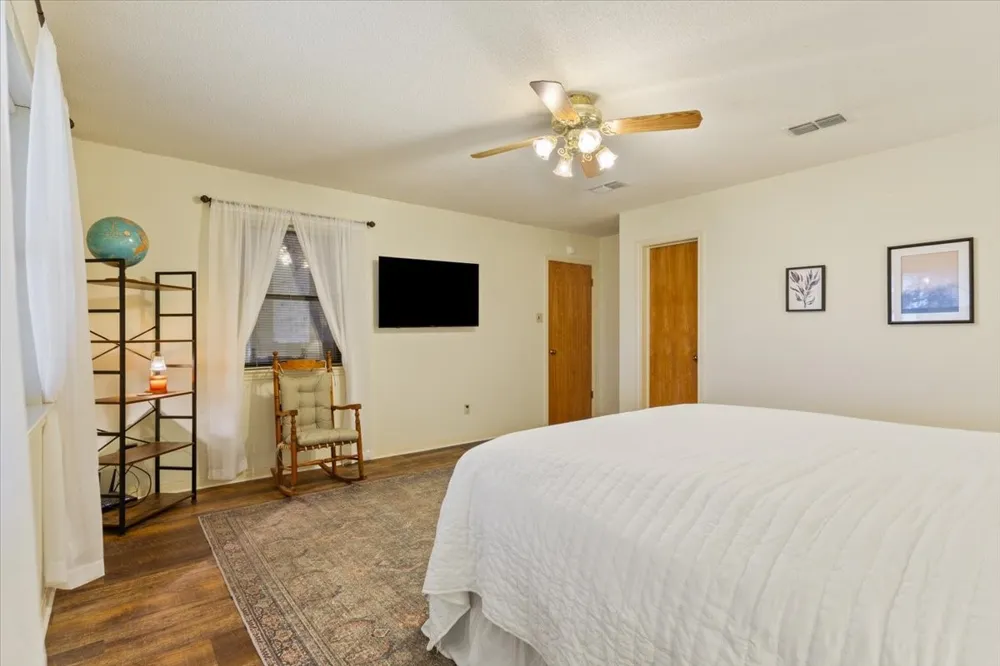 909 Mcclintic Drive Groesbeck, TX 76642