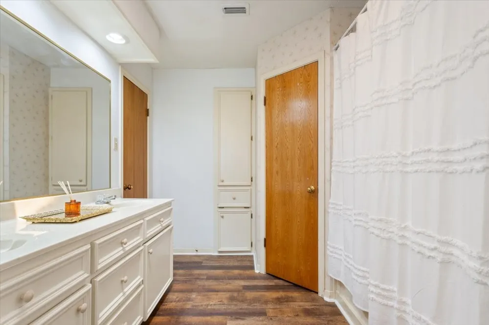 909 Mcclintic Drive Groesbeck, TX 76642