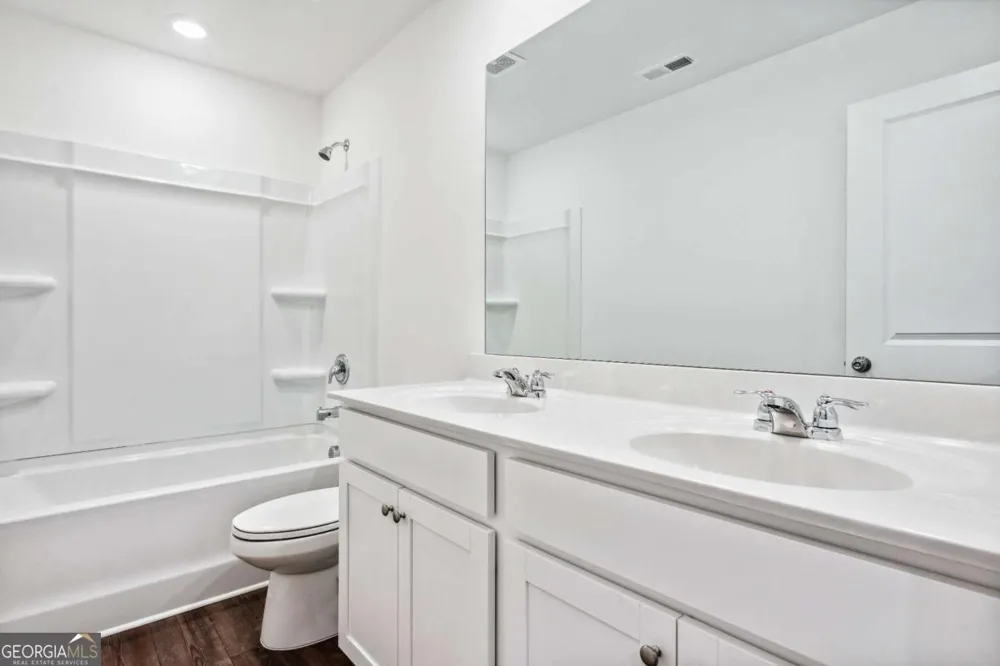 33 Constitution AVE Pendergrass, GA 30567
