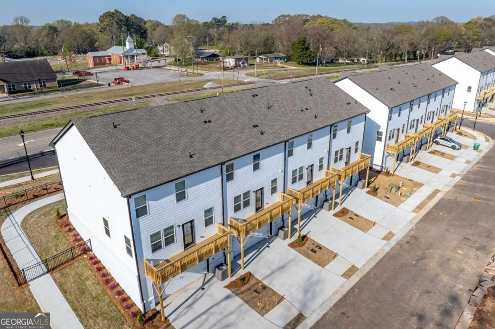 33 Constitution AVE Pendergrass, GA 30567