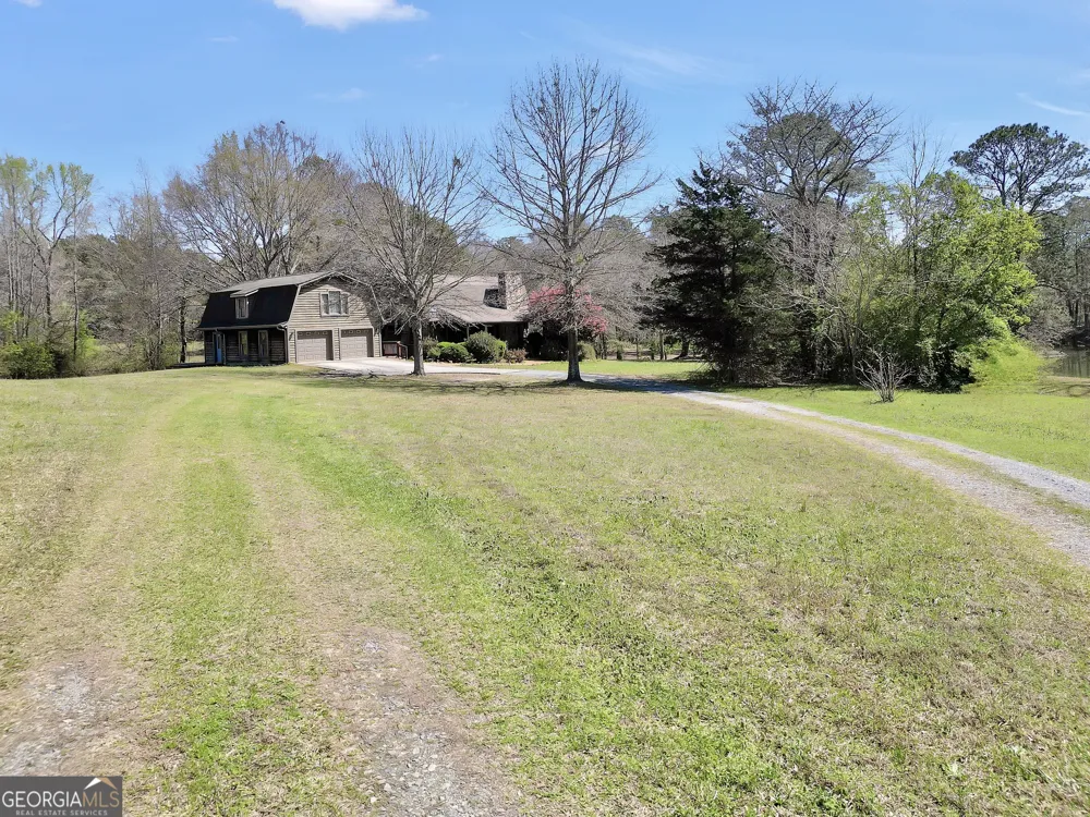 330 Country Kitchen RD Barnesville, GA 30204