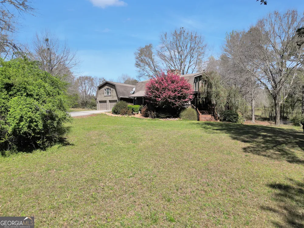 330 Country Kitchen RD Barnesville, GA 30204