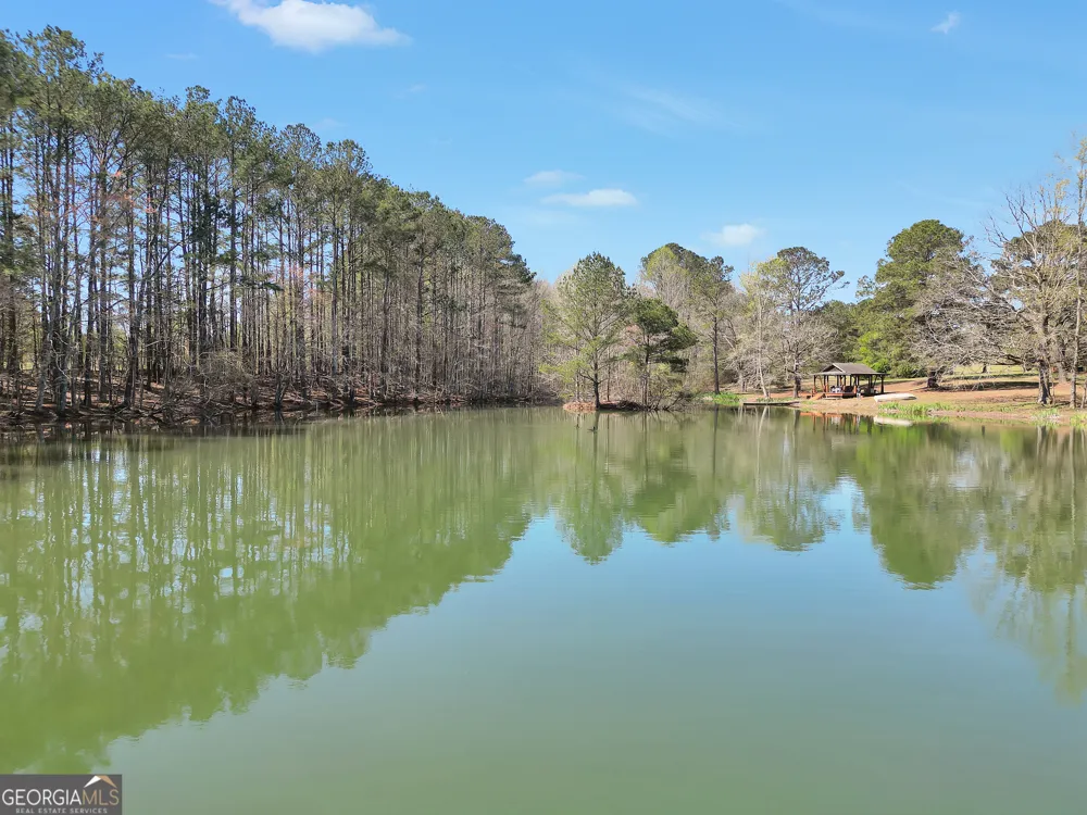 330 Country Kitchen RD Barnesville, GA 30204