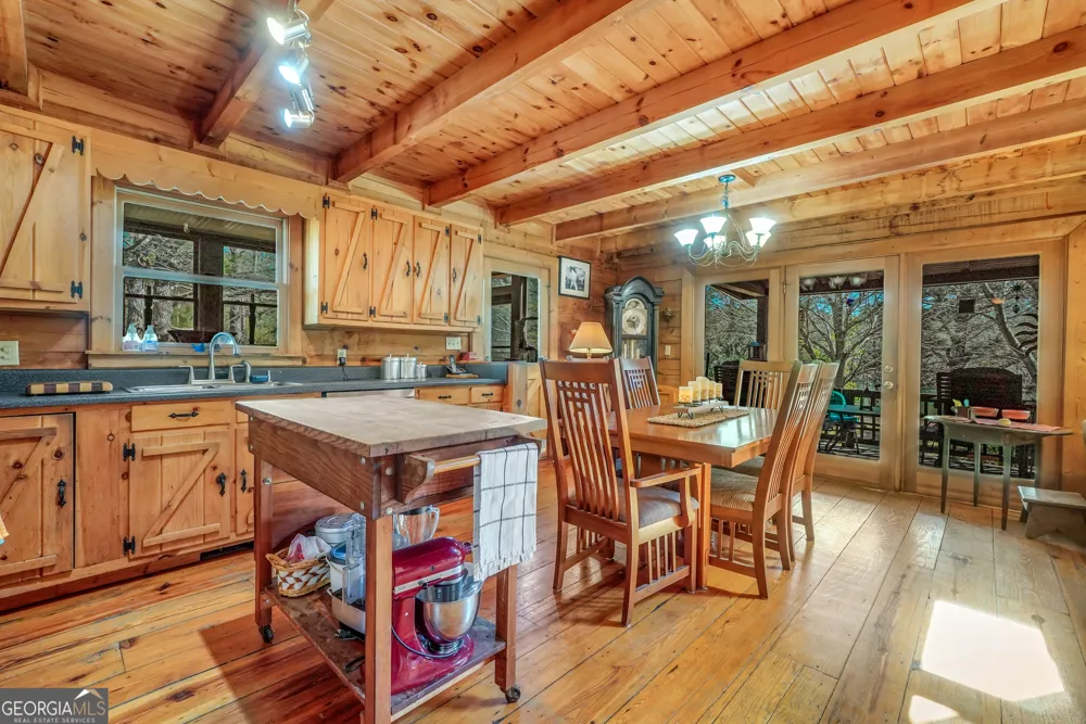 330 Country Kitchen RD Barnesville, GA 30204
