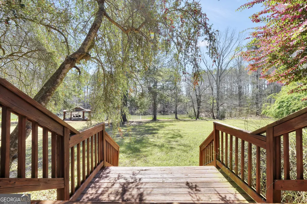 330 Country Kitchen RD Barnesville, GA 30204