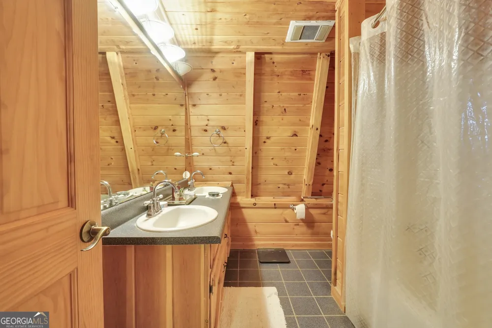 330 Country Kitchen RD Barnesville, GA 30204