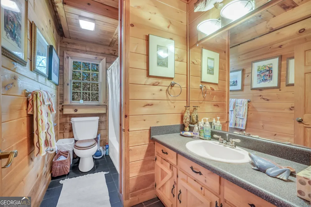 330 Country Kitchen RD Barnesville, GA 30204