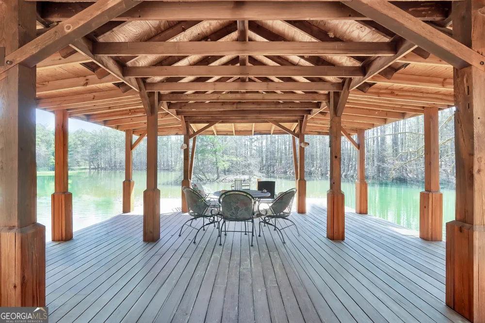 330 Country Kitchen RD Barnesville, GA 30204
