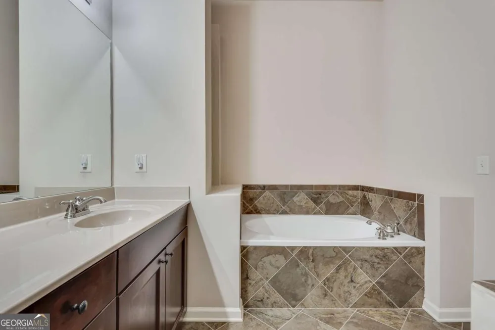 9005 Woodland TRL Alpharetta, GA 30009