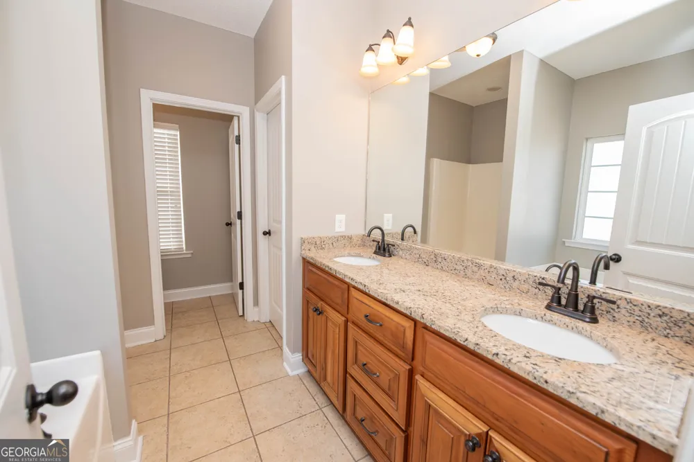 310 Flowing Meadows DR Kathleen, GA 31047