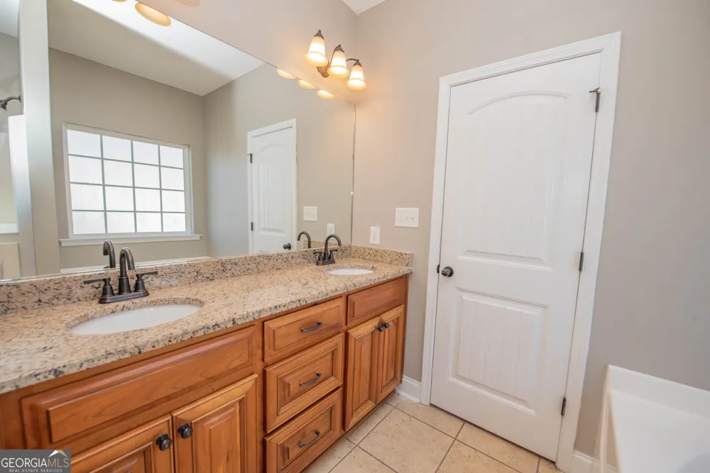 310 Flowing Meadows DR Kathleen, GA 31047
