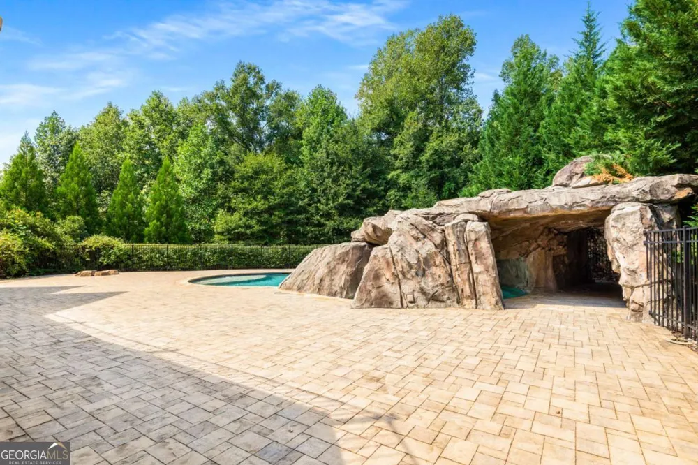 2340 Thisel Down DR Statham, GA 30666