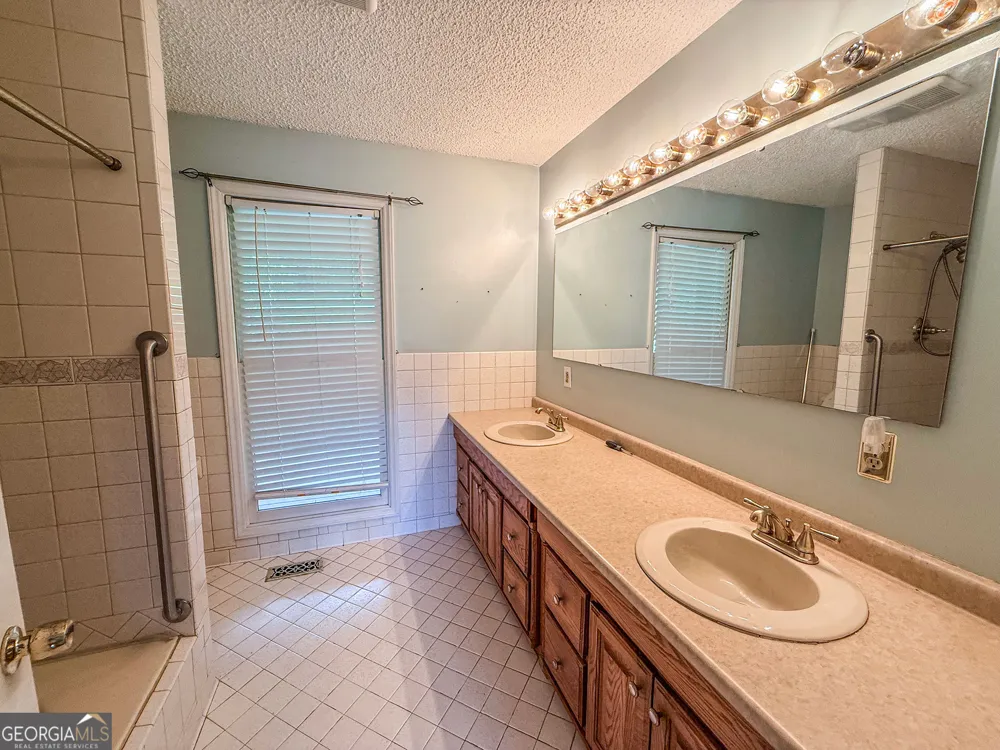 122 Crawford Cove RD Sylva, NC 28725