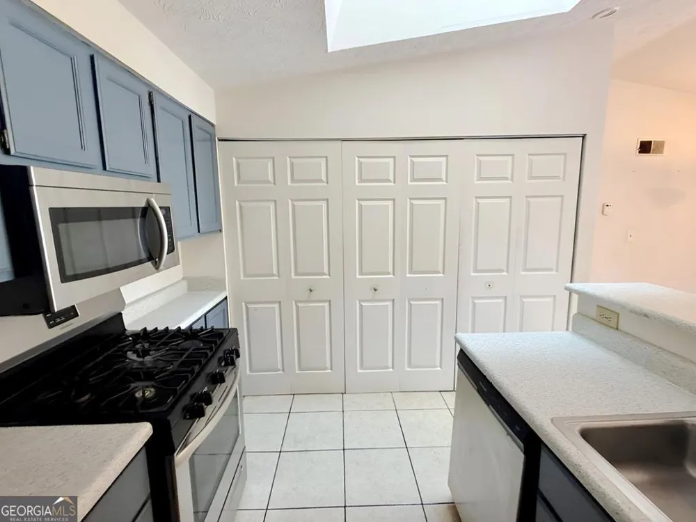 4265 Parkview CT Stone Mountain, GA 30083