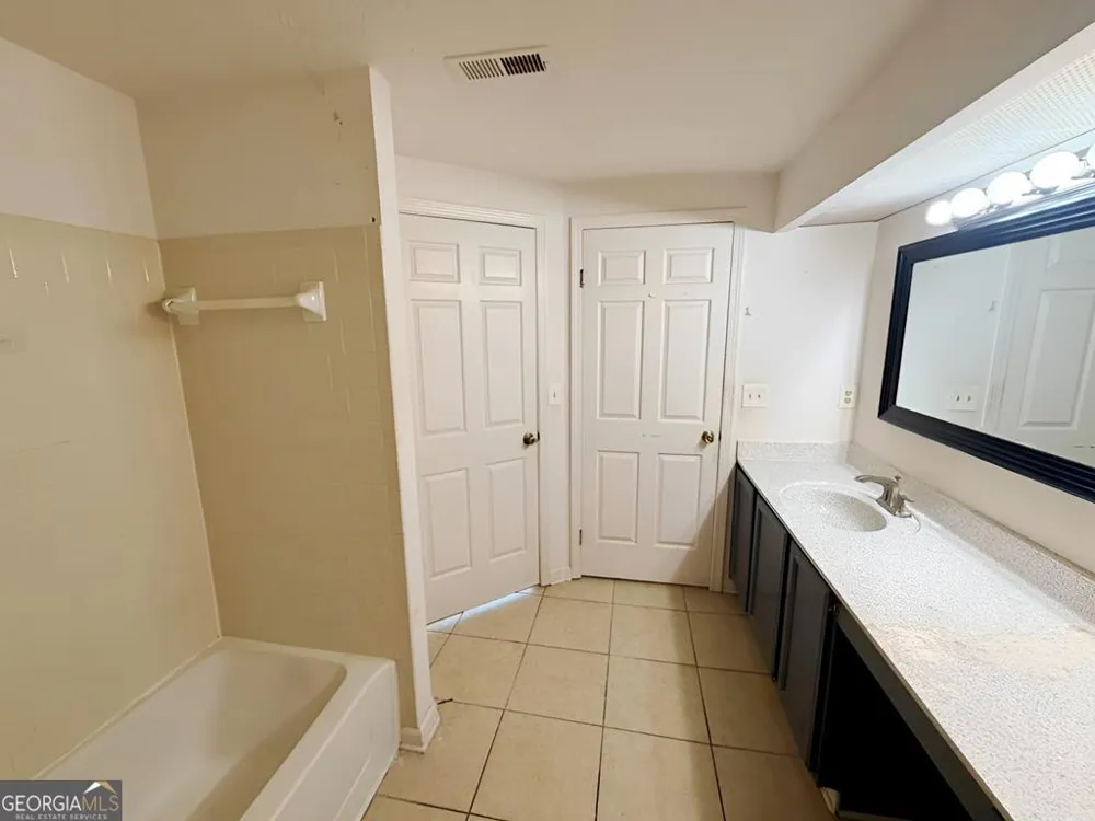 4265 Parkview CT Stone Mountain, GA 30083