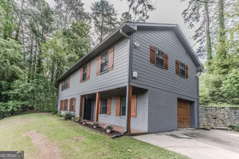 302 E Valley RD NE