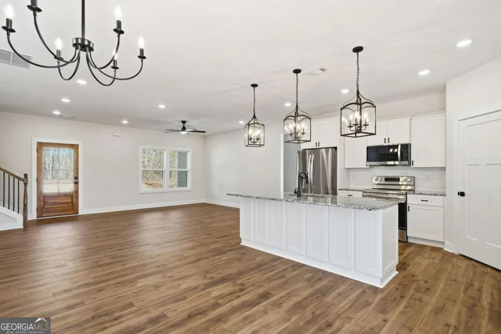 96 Bethal RD Talking Rock, GA 30175