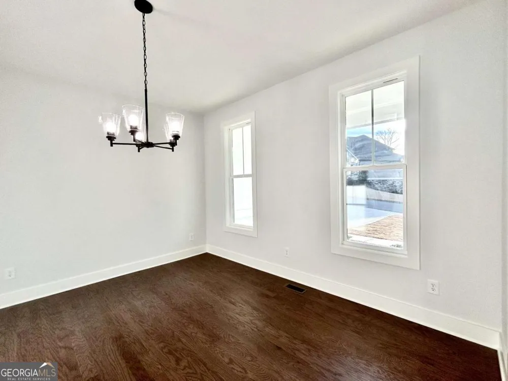 1695 Darby RD Waleska, GA 30183