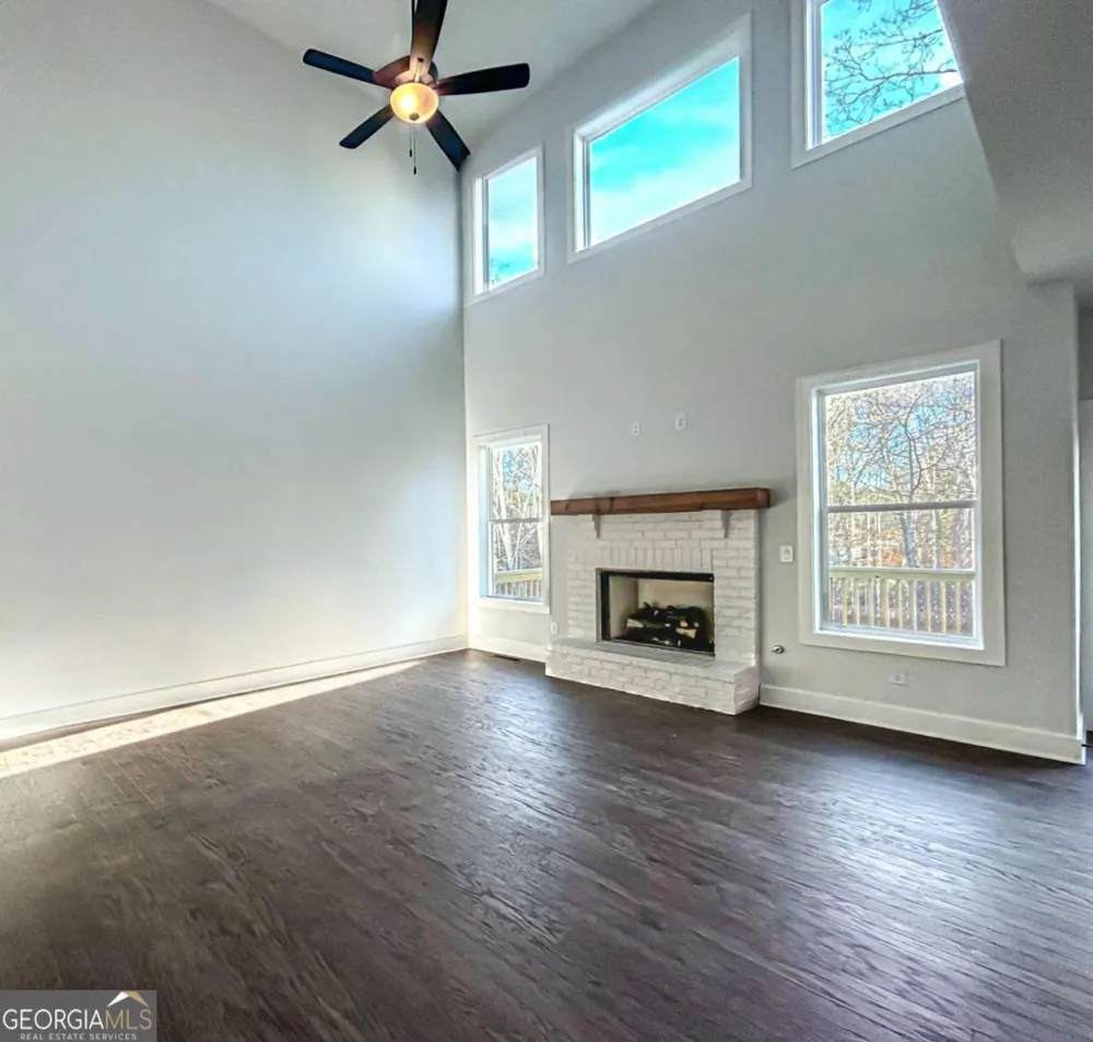 1695 Darby RD Waleska, GA 30183