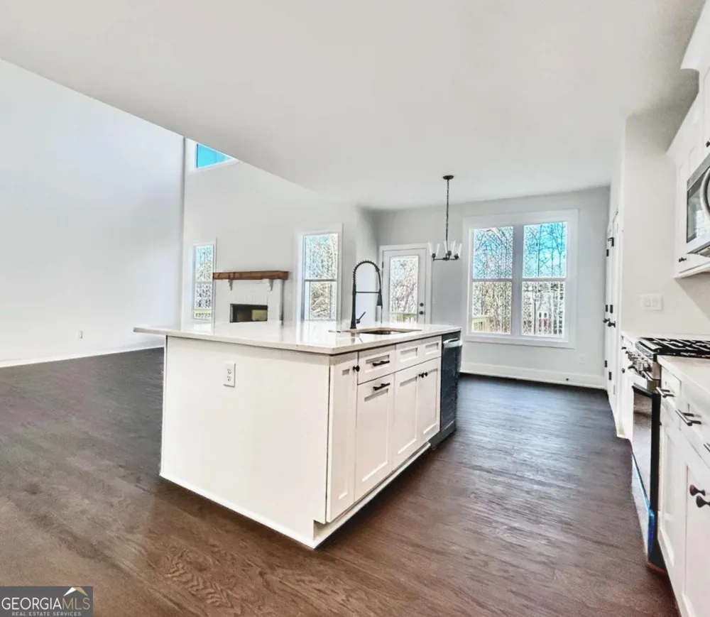 1695 Darby RD Waleska, GA 30183