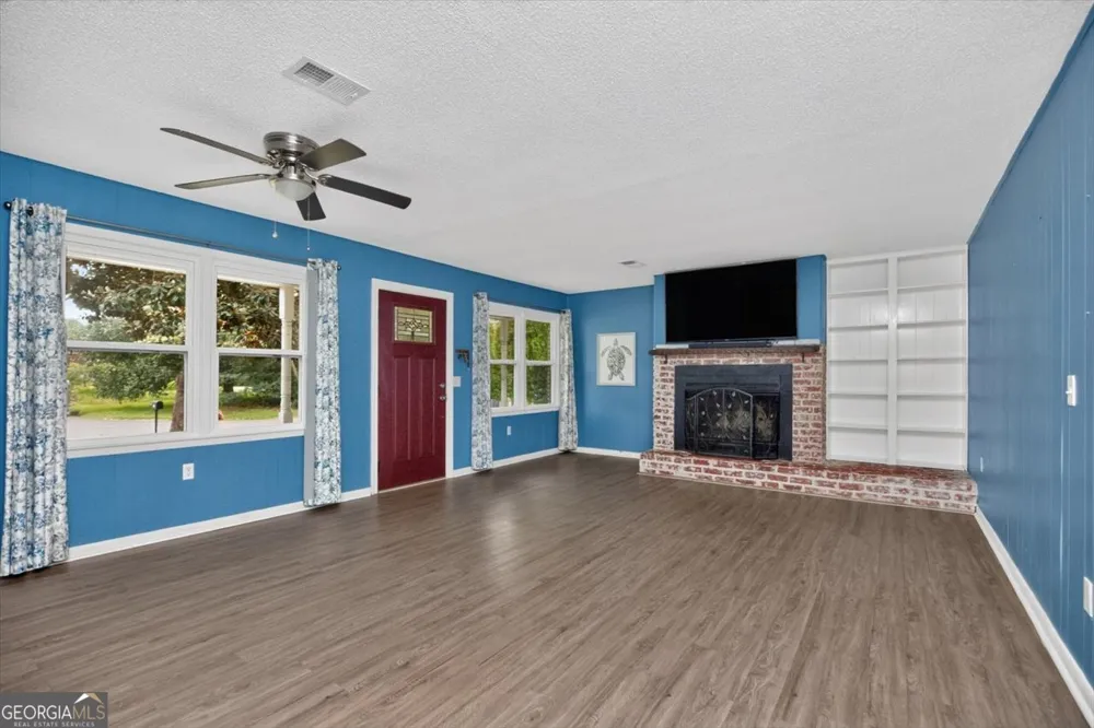 208 Mike ST Warner Robins, GA 31088